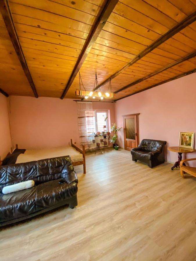 Domashnya Saduba Hotel Mukacheve Luaran gambar